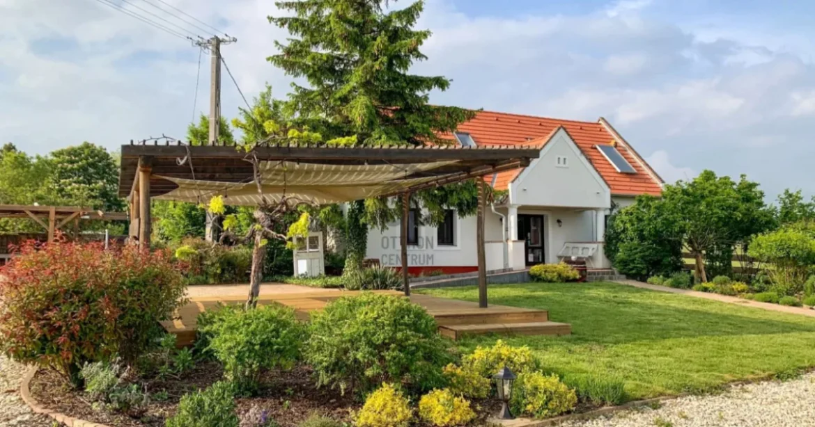 Eladó egy mesés balaton-felvidéki ingatlan: budapesti lakás áráért álomélet vár