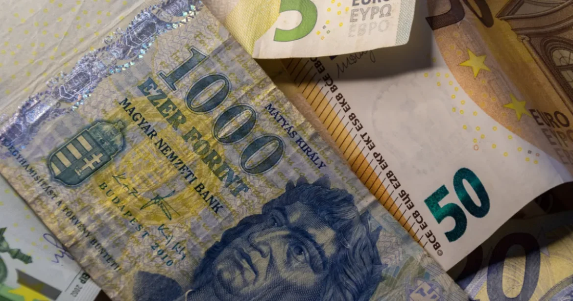 Háromhetes mélyponton a forint, zuhan a magyar deviza