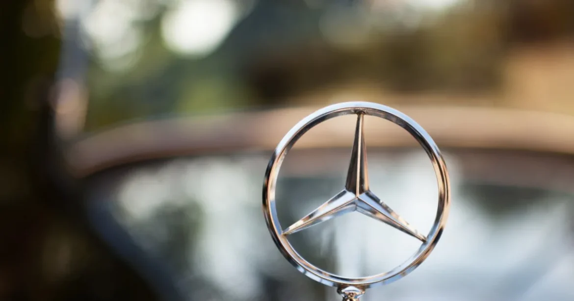 Mercedes: gyárbezárások jöhetnek, bajban a német autóóriás