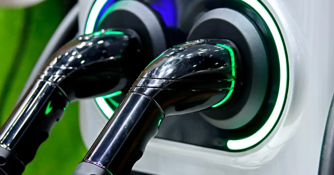 Tesla-csoda: 800 km egy töltéssel, viszik, mint a cukrot