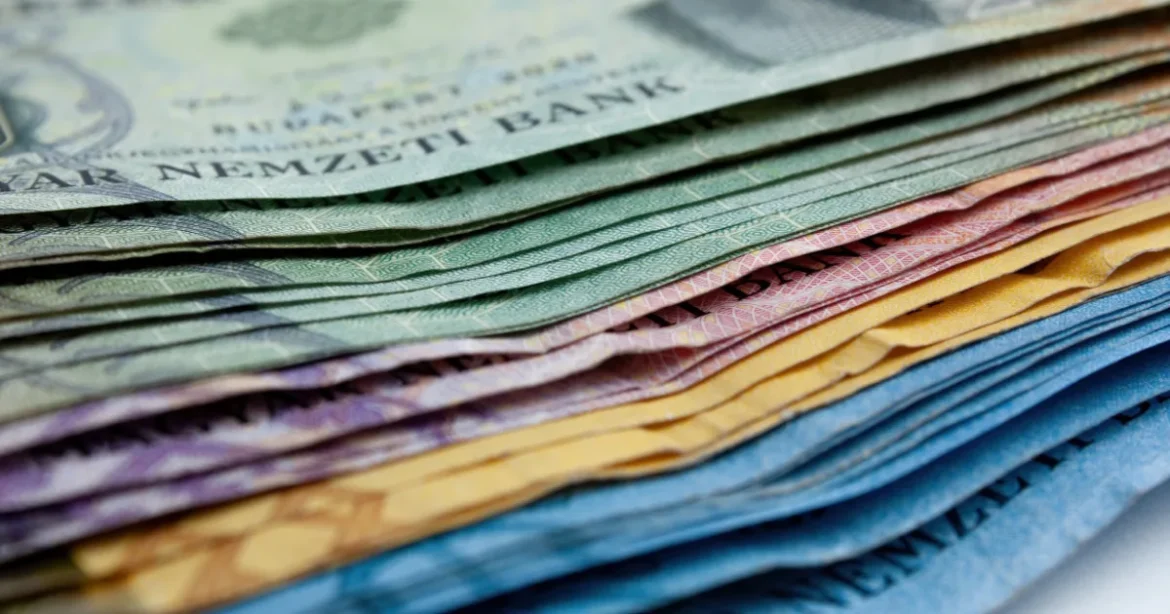 A forint hirtelen mélyrepülésbe váltott – mi áll a magyar fizetőeszköz gyengülése mögött?