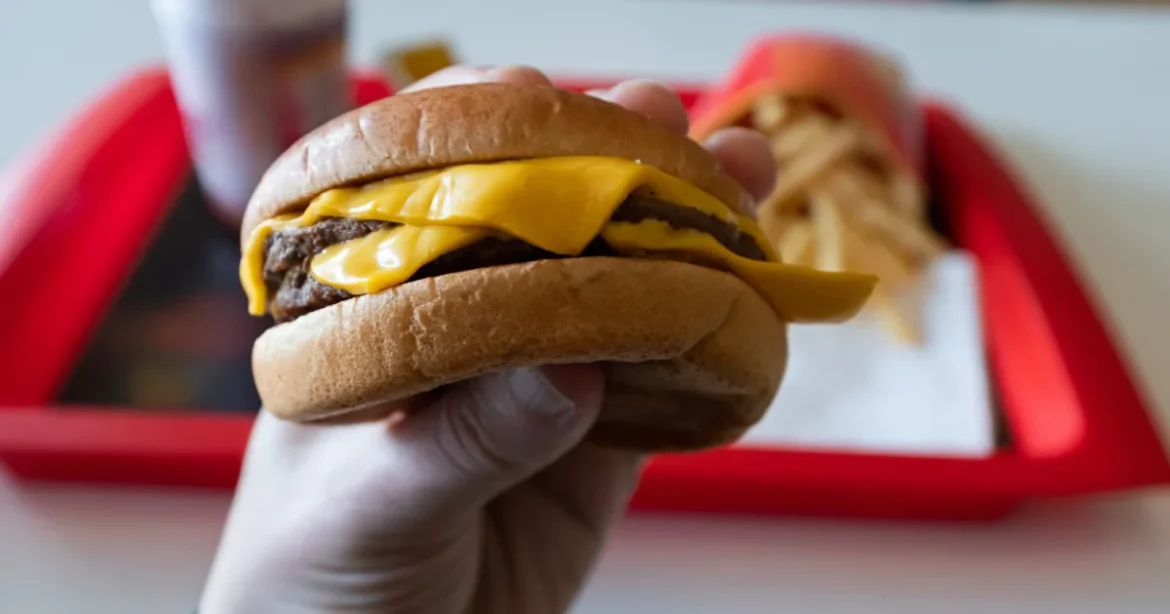 Kiderült, miben különbözik a McDonald’s és a Burger King húspogácsája